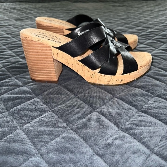 Kork Ease Sandals Women 8 Block Heels Shoes Faux Leather Black Tan Open Toe - Picture 1 of 11